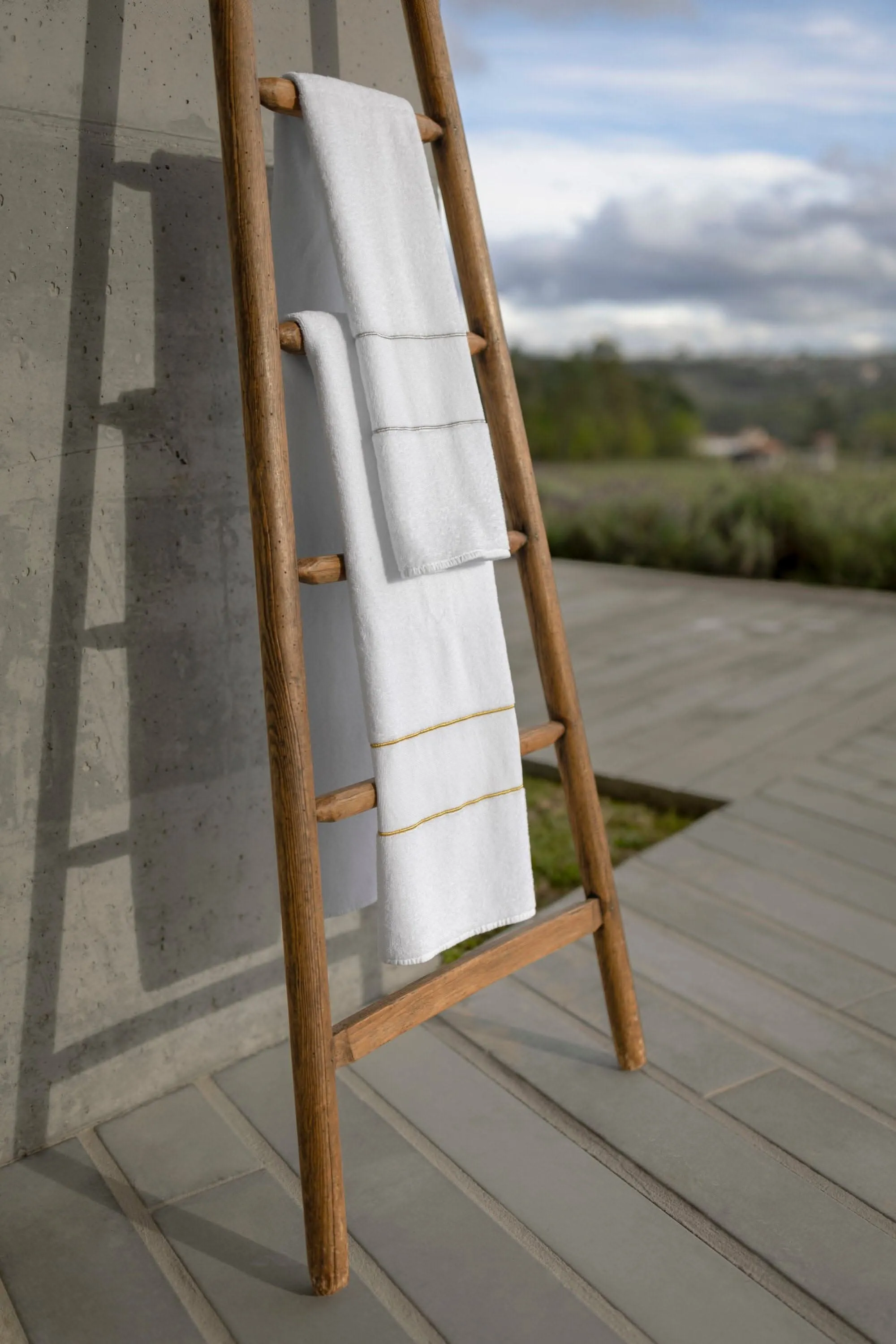 Lara Bath Towels (28 x 54" | 70 x 140 cm)