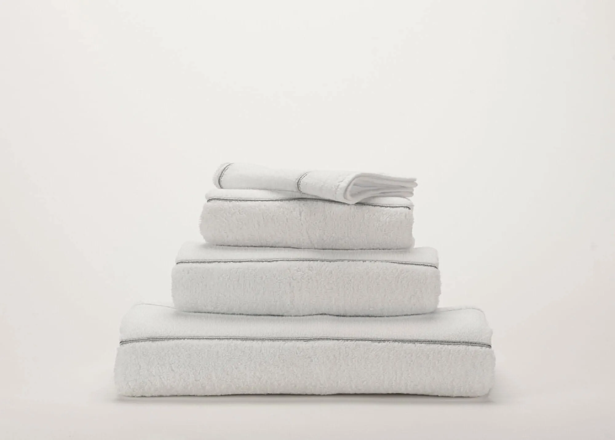 Lara Bath Towels (28 x 54" | 70 x 140 cm)